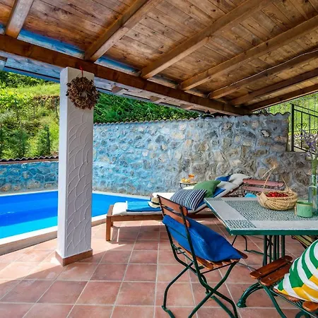 Nyaraló House Pavincic *